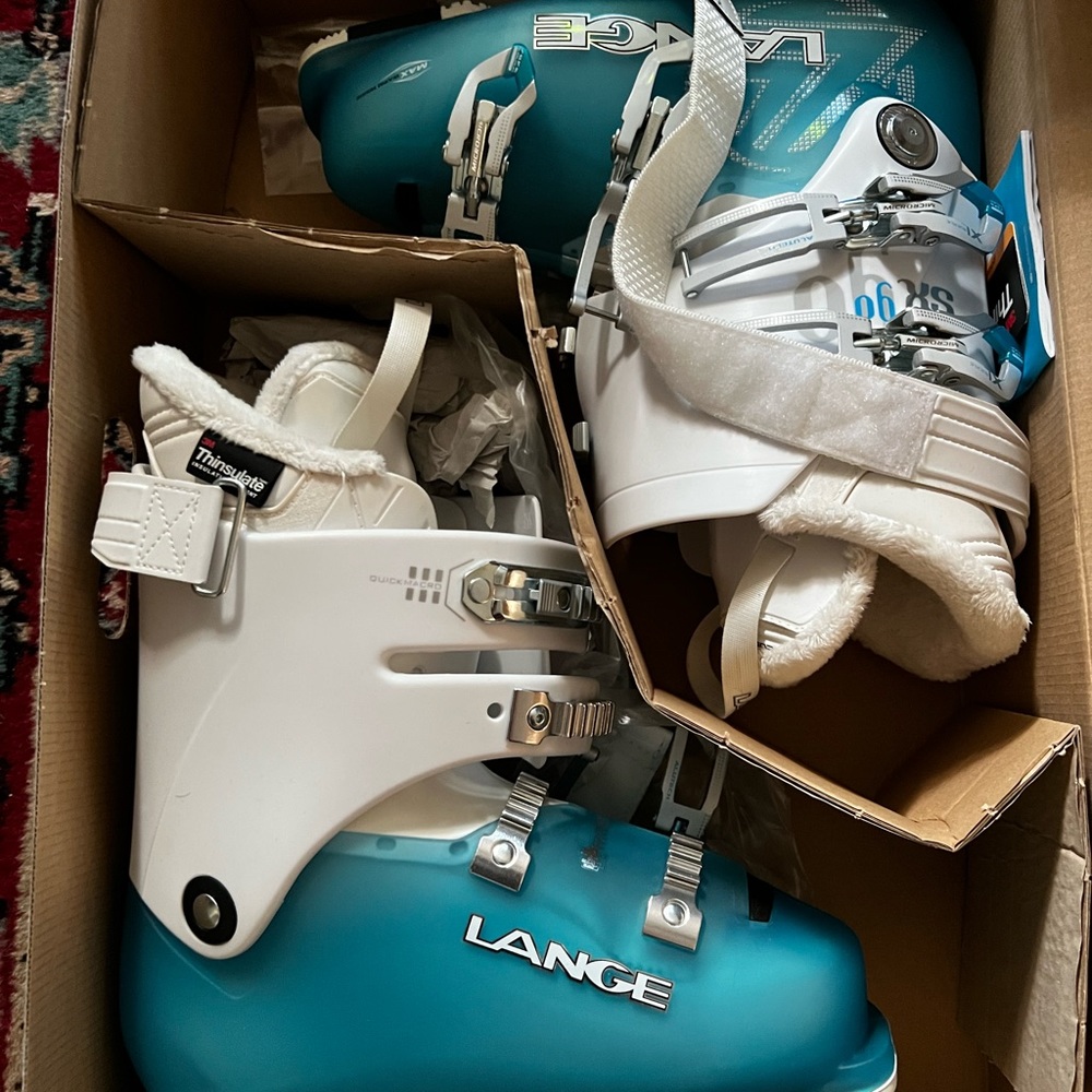 NWT Lange SX 90 women’s ski boot